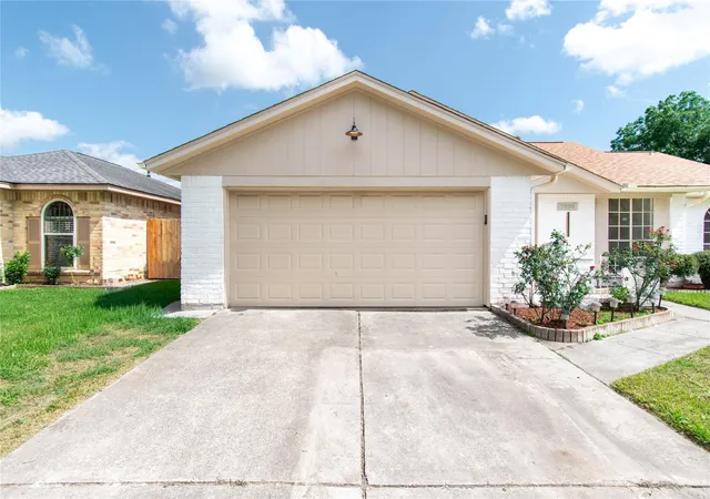 image of 7926 Salge Dr, Houston, TX 77040 | MLS# 6307452