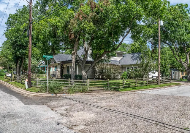 Homes for sale in Brenham, TX | 902 Matchett St, Brenham, TX 77833 | MLS# 20194829