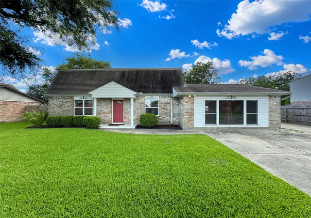 Photo 2 of Single family home for sale at 2323 37th Avenue N, Texas City, TX 77590 | MLS# 94239309 | Listing updated on 2026-08-24