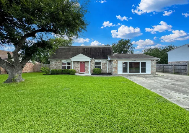 Photo 3 of Single family home for sale at 2323 37th Avenue N, Texas City, TX 77590 | MLS# 94239309 | Listing updated on 2026-08-24