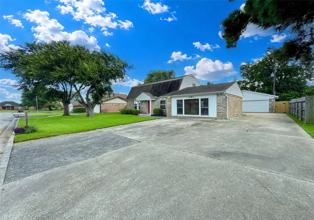 Photo 3 of Single family home for sale at 2323 37th Avenue N, Texas City, TX 77590 | MLS# 94239309 | Listing updated on 2026-08-24