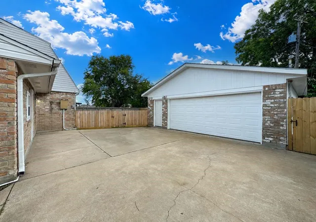 Photo 4 of Single family home for sale at 2323 37th Avenue N, Texas City, TX 77590 | MLS# 94239309 | Listing updated on 2026-08-24