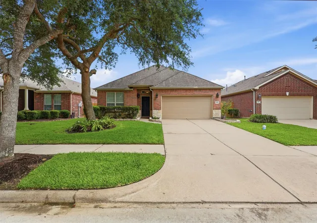 Homes for sale in League City, TX | 721 Rufina St, League City, TX 77573 | MLS# 9042067