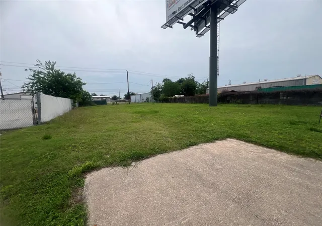 1st image of 406 Hwy 146 N, La Porte, TX 77571 | MLS# 32585996