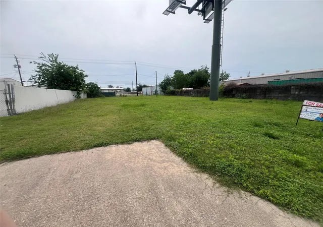 2nd image of 406 Hwy 146 N, La Porte, TX 77571 | MLS# 32585996