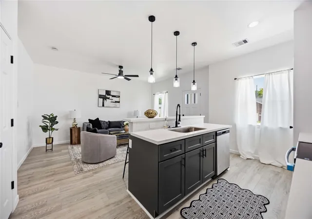 2nd image of 5214 Rue St, Houston, TX 77033 | MLS# 30179592