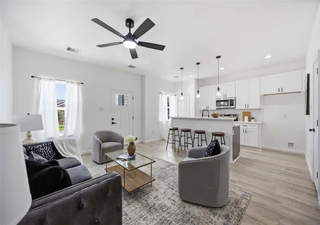3rd image of 5214 Rue St, Houston, TX 77033 | MLS# 30179592