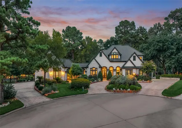 Photo 2 of Sale Pending at 2 W Oaks Ct, Montgomery, TX 77356 | MLS# 93877730 | Listing updated on 2026-09-10