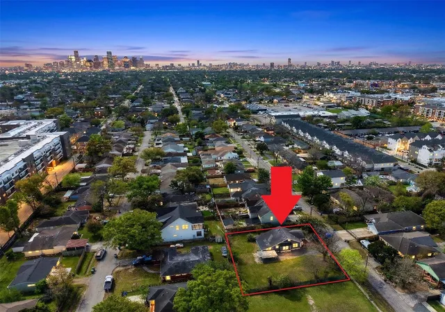 1st image of 1638 Tabor St, Houston, TX 77009 | MLS# 67352140