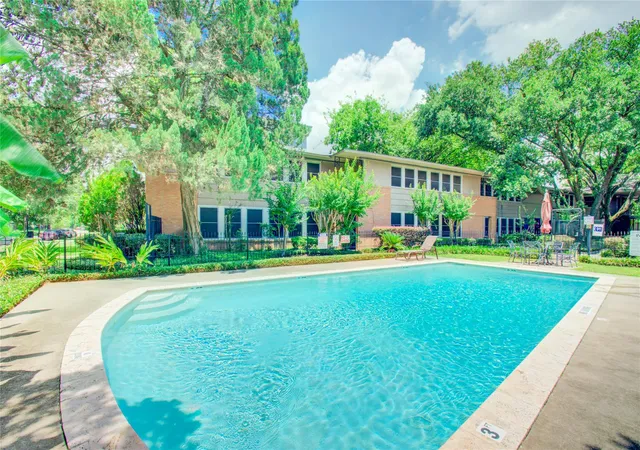 3rd image of 4020 Blue Bonnet Blvd, Houston, TX 77025