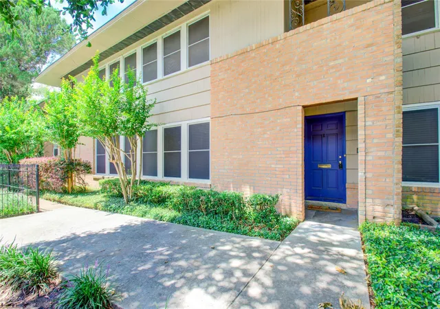 4th image of 4020 Blue Bonnet Blvd, Houston, TX 77025