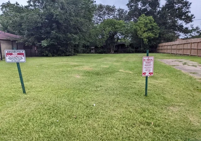 2nd image of 5774 Belneath St, Houston, TX 77033 | MLS# 87849288