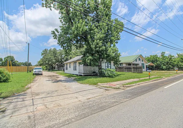 2nd image of 1203 N Houston Ave, Livingston, TX 77351 | MLS# 83058688