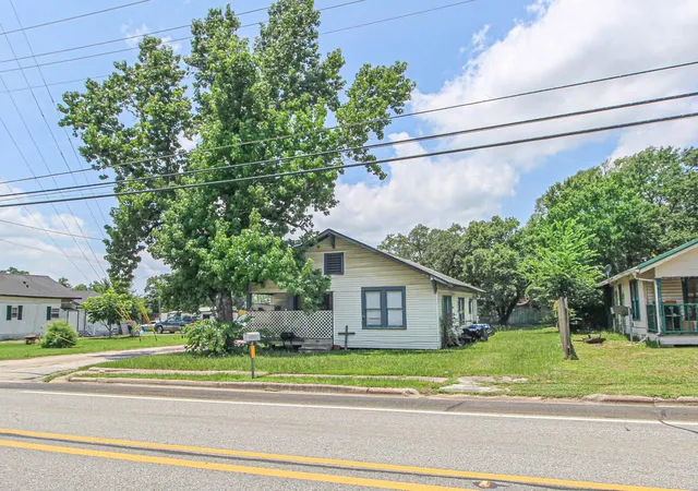 3rd image of 1203 N Houston Ave, Livingston, TX 77351 | MLS# 83058688