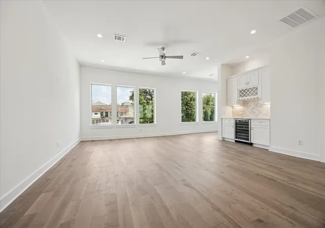 2nd image of 1607 Roy St, Houston, TX 77007 | MLS# 91625132