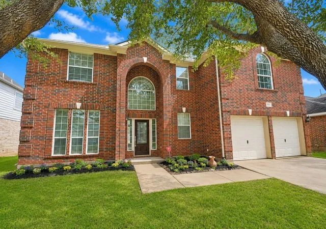 Photo 3 of Single family home for sale at 9111 Morningstar Dr, Sugar Land, TX 77479 | MLS# 98673372 | Listing updated on 2026-09-19