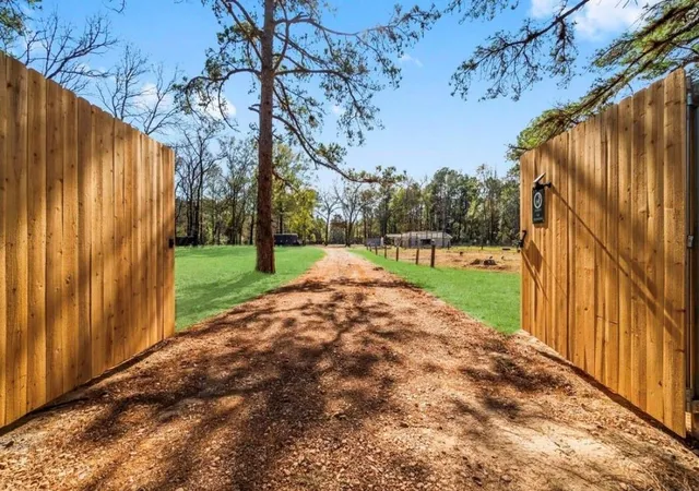 Photo 2 of Sale Pending at 7711 Boars Head Pl, Montgomery, TX 77316 | MLS# 92287540 | Listing updated on 2026-09-11