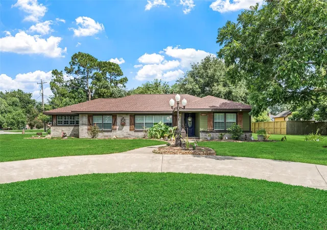 1st image of 5803 5th St, Danbury, TX 77534 | MLS# 57336014