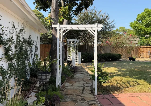 Photo 2 of Single family home for sale at 10106 Inwood Dr, Houston, TX 77042 | MLS# 59620862 | Listing updated on 2026-09-20