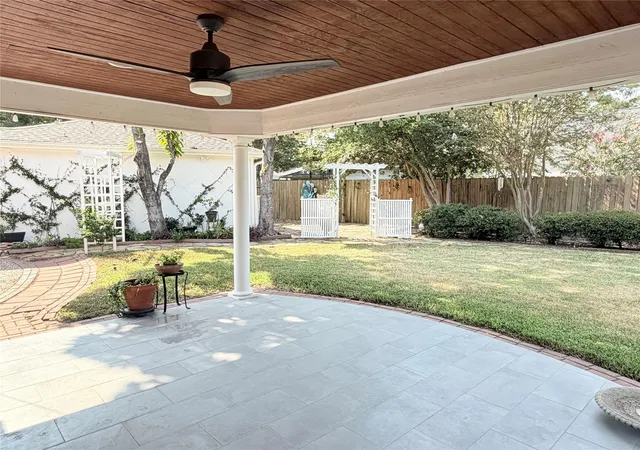 Photo 3 of Single family home for sale at 10106 Inwood Dr, Houston, TX 77042 | MLS# 59620862 | Listing updated on 2026-09-20