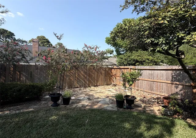 Photo 3 of Single family home for sale at 10106 Inwood Dr, Houston, TX 77042 | MLS# 59620862 | Listing updated on 2026-09-20