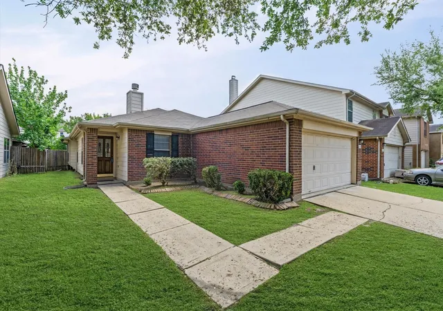 Photo 2 of Single family home for sale at 9231 Grove Hvn Dr, Houston, TX 77083 | MLS# 81744422 | Listing updated on 2026-09-20