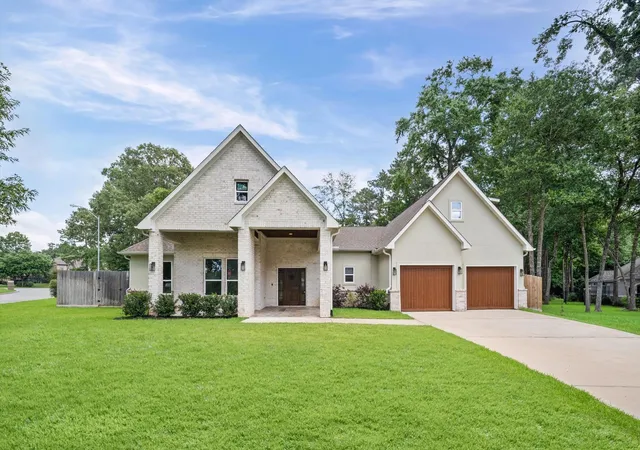 Photo 2 of Single family home for sale at 7 Pilot Point, Conroe, TX 77304 | MLS# 35283995 | Listing updated on 2026-09-19