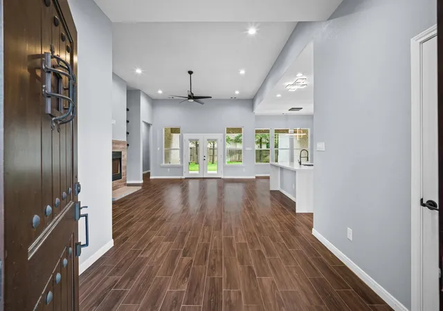 Photo 3 of Single family home for sale at 7 Pilot Point, Conroe, TX 77304 | MLS# 35283995 | Listing updated on 2026-09-19