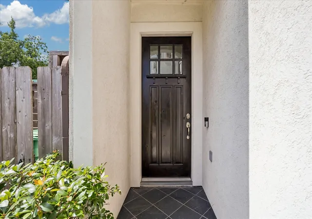 Photo 3 of Single family home for sale at 869 Wakefield Dr #B, Houston, TX 77018 | MLS# 8796376 | Listing updated on 2026-09-22