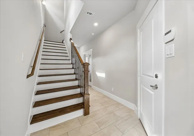 Photo 3 of Single family home for sale at 869 Wakefield Dr #B, Houston, TX 77018 | MLS# 8796376 | Listing updated on 2026-09-22