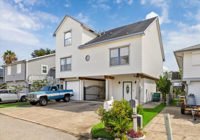 2nd image of 33 N Flamingo St, La Marque, TX 77568 | MLS# 54430530