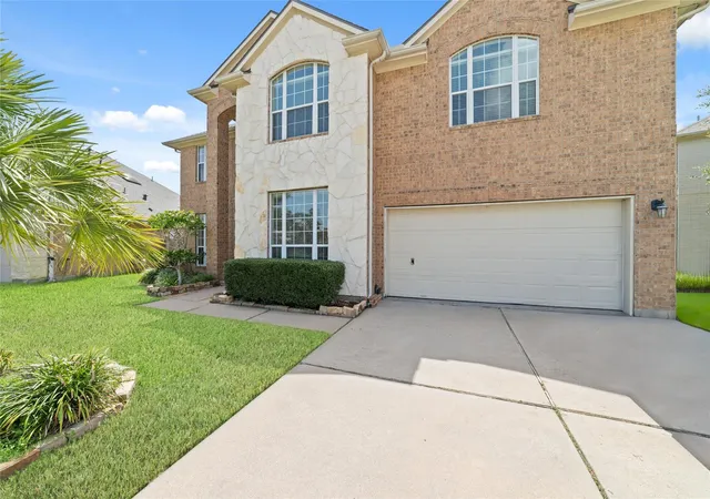 2nd image of 8 Terra Bella, Manvel, TX 77578 | MLS# 28845757