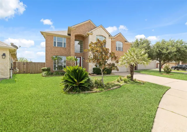 4th image of 8 Terra Bella, Manvel, TX 77578 | MLS# 28845757
