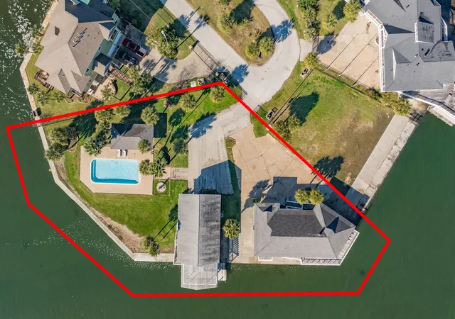 Photo 1 of Single family home for sale at 3910 & 3912 Bob Smith Rd, Galveston, TX 77554 | MLS# 61835721 | Listing updated on 2026-08-27