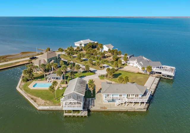Photo 2 of Single family home for sale at 3910 & 3912 Bob Smith Rd, Galveston, TX 77554 | MLS# 61835721 | Listing updated on 2026-08-27