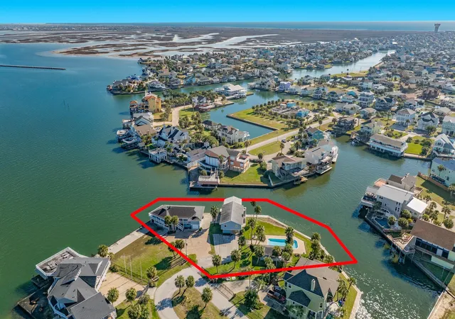 Photo 4 of Single family home for sale at 3910 & 3912 Bob Smith Rd, Galveston, TX 77554 | MLS# 61835721 | Listing updated on 2026-08-27