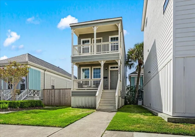 Photo 2 of Single family home for sale at 1223 Ave M, Galveston, TX 77550 | MLS# 65472539 | Listing updated on 2026-09-01
