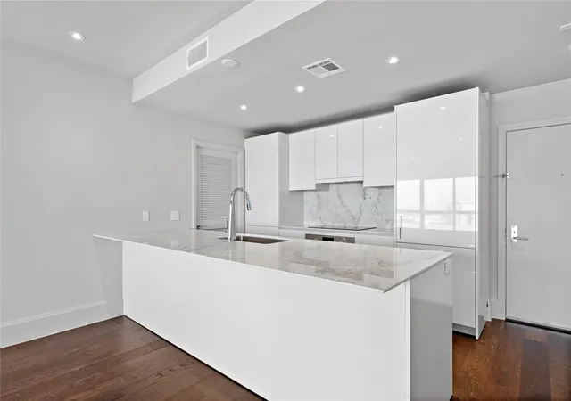 Homes for sale in Houston, TX | 1701 Hermann Dr #30D, Houston, TX 77004 | MLS# 3232360