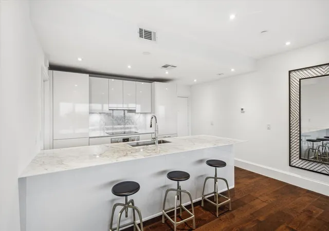 Homes for sale in Houston, TX | 1701 Hermann Dr #30D, Houston, TX 77004 | MLS# 3232360