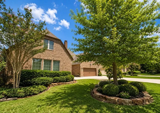 Photo 2 of Single family home for sale at 105 Golden Bush Pl, Montgomery, TX 77316 | MLS# 61856099 | Listing updated on 2026-06-29