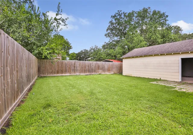 33rd image of 1005 N Main St, Dayton, TX 77535 | MLS# 49753305