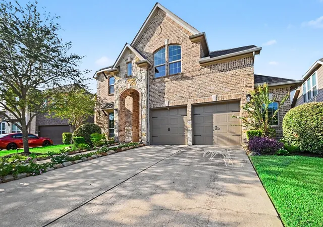Photo 2 of Single family home for sale at 9711 Iberia Way, Missouri City, TX 77459 | MLS# 76350072 | Listing updated on 2026-10-07