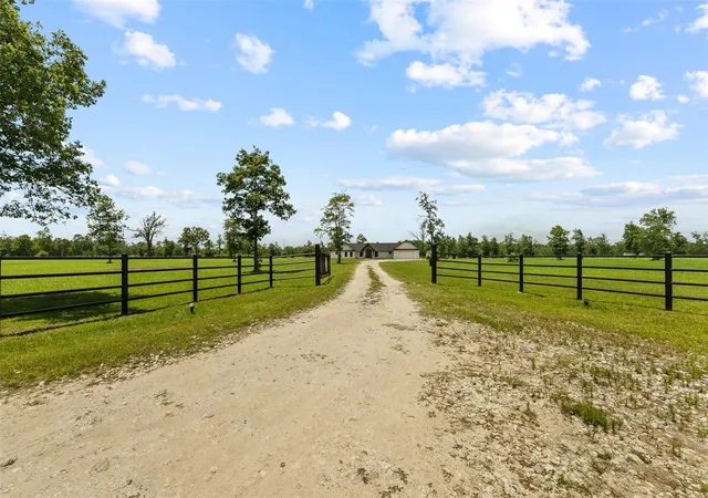 2nd image of 565 Brushy Creek Dr, Onalaska, TX 77360 | MLS# 18643653