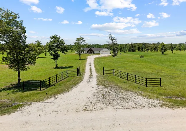 3rd image of 565 Brushy Creek Dr, Onalaska, TX 77360 | MLS# 18643653