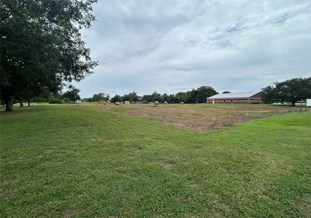16th image of 650 E Adoue St, Alvin, TX 77511 | MLS# 59202269