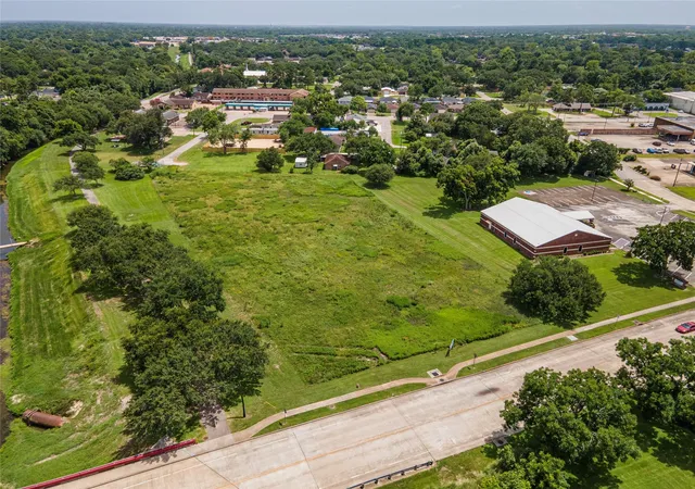 Photo 4 of Land for sale at 650 E Adoue St, Alvin, TX 77511 | MLS# 59202269 | Listing updated on 2026-09-16