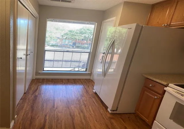 Photo 3 of Condo for sale at 8435 Sands Point Dr, Houston, TX 77036 | MLS# 92613655 | Listing updated on 2026-01-17