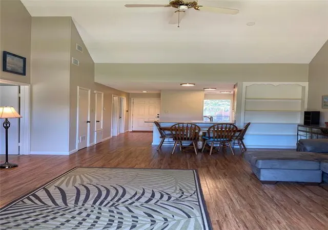 Photo 4 of Condo for sale at 8435 Sands Point Dr, Houston, TX 77036 | MLS# 92613655 | Listing updated on 2026-01-17