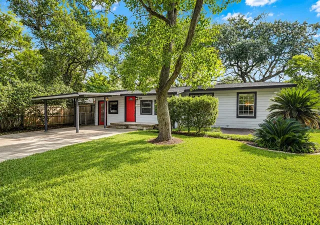 1st image of 519 Magnolia Street, Lake Jackson, TX 77566 | MLS# 82110203