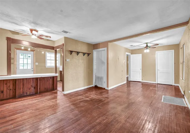 2nd image of 519 Magnolia Street, Lake Jackson, TX 77566 | MLS# 82110203